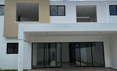 Casa de 4 recamaras en privada al norte de la ciudad