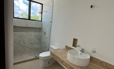 Casa de 4 recamaras en privada al norte de la ciudad