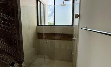 Casa de 4 recamaras en privada al norte de la ciudad