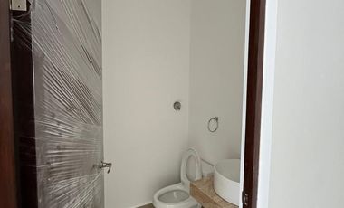 Casa de 4 recamaras en privada al norte de la ciudad