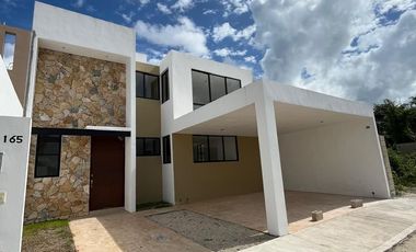 Casa de 4 recamaras en privada al norte de la ciudad