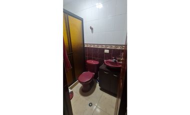 SE VENDE CASA CON TRES VIVIENDAS INDEPENDIENTES EN EL CENTRO