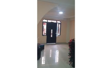 SE VENDE CASA CON TRES VIVIENDAS INDEPENDIENTES EN EL CENTRO