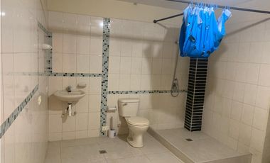 SE VENDE CASA CON TRES VIVIENDAS INDEPENDIENTES EN EL CENTRO