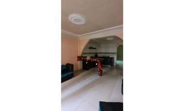 SE VENDE CASA CON TRES VIVIENDAS INDEPENDIENTES EN EL CENTRO