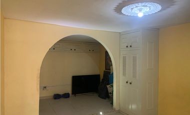 SE VENDE CASA CON TRES VIVIENDAS INDEPENDIENTES EN EL CENTRO