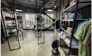 SE VENDE OFICINA EN PINARES AREA  50 MTS 2 PISO