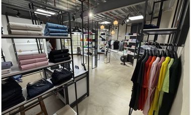 SE VENDE OFICINA EN PINARES AREA  50 MTS 2 PISO