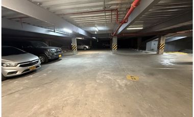 SE VENDE OFICINA EN PINARES AREA  50 MTS 2 PISO