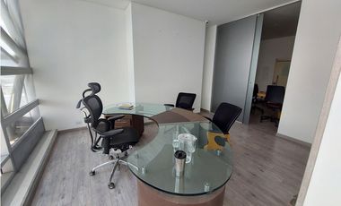 Renta de Oficina en Centro Comercial Santa Fe, Bogotá