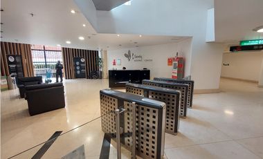 Renta de Oficina en Centro Comercial Santa Fe, Bogotá