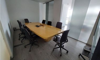Renta de Oficina en Centro Comercial Santa Fe, Bogotá