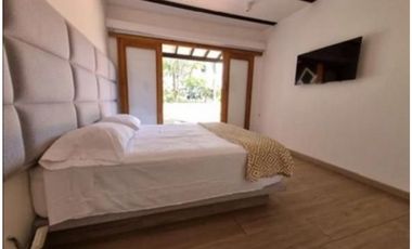 Se vende hermosa casa campestre ,en cerritos vía la Virgina.