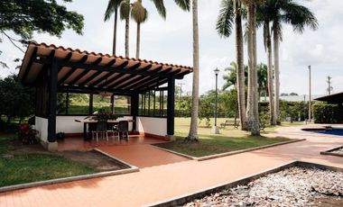 Se vende hermosa casa campestre ,en cerritos vía la Virgina.