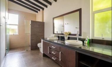 Se vende hermosa casa campestre ,en cerritos vía la Virgina.