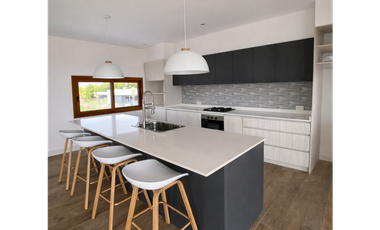 CASA EN VENTA EN COSTA ESMERALDA - ECUESTRE 139