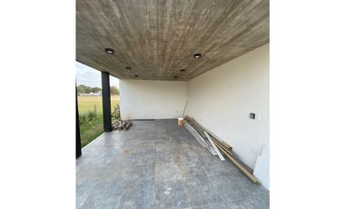 CASA EN VENTA EN COSTA ESMERALDA - ECUESTRE 139