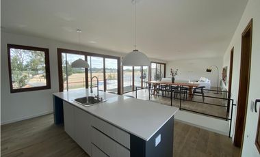 CASA EN VENTA EN COSTA ESMERALDA - ECUESTRE 139