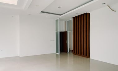 Elegant Living Behind A  Private Wood Gate.