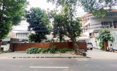 Elegant Living Behind A  Private Wood Gate.