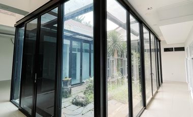 Elegant Living Behind A  Private Wood Gate.