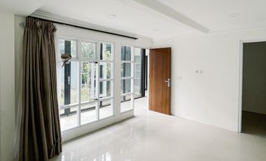 Elegant Living Behind A  Private Wood Gate.