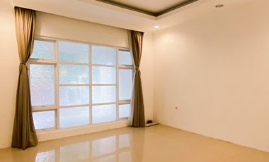 Elegant Living Behind A  Private Wood Gate.