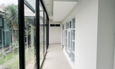 Elegant Living Behind A  Private Wood Gate.