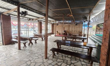 Resto Aktif Parkir Luas Strategis Tengah Kota Karanganyar