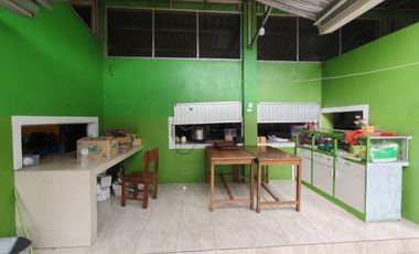 Resto Aktif Parkir Luas Strategis Tengah Kota Karanganyar