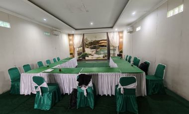 Resto Aktif Parkir Luas Strategis Tengah Kota Karanganyar