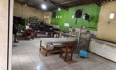 Resto Aktif Parkir Luas Strategis Tengah Kota Karanganyar