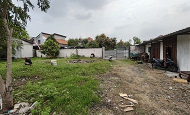 Resto Aktif Parkir Luas Strategis Tengah Kota Karanganyar