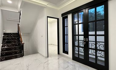 Jual rumah baru mewah eropa classic dekat TB.Simatupang