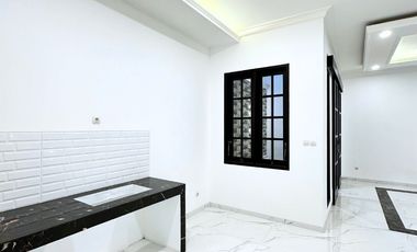 Jual rumah baru mewah eropa classic dekat TB.Simatupang