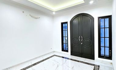 Jual rumah baru mewah eropa classic dekat TB.Simatupang