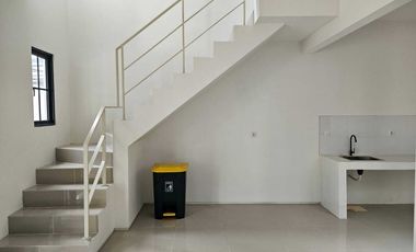 RUMAH CANTIK BARU GRESS DI PERUMAHAN AMESTA LIVING 2 LANTAI UNFURNISH