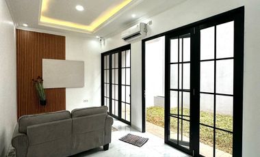 Rumah dalam minimalis classic dalam cluster Jakarta Selatan