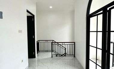 Rumah dalam minimalis classic dalam cluster Jakarta Selatan