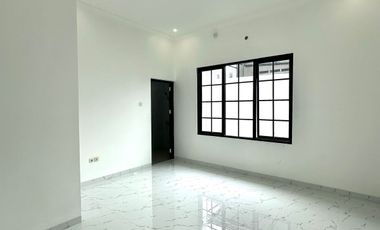 Rumah dalam minimalis classic dalam cluster Jakarta Selatan