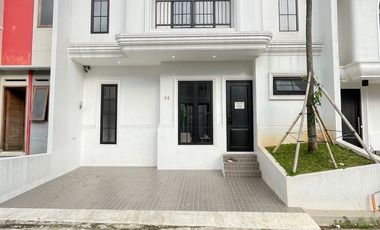 Rumah dalam minimalis classic dalam cluster Jakarta Selatan