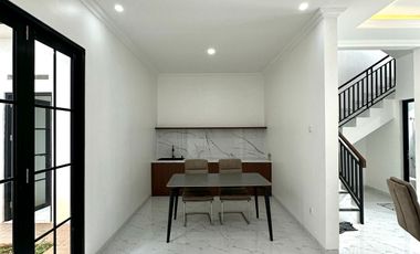 Rumah dalam minimalis classic dalam cluster Jakarta Selatan