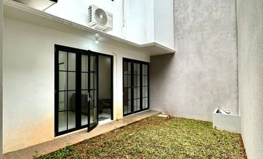 Rumah dalam minimalis classic dalam cluster Jakarta Selatan