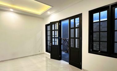 Rumah 2 Lantai dalam cluster Jagakarsa dekat stasiun KRL