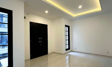Rumah 2 Lantai dalam cluster Jagakarsa dekat stasiun KRL