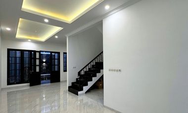 Rumah 2 Lantai dalam cluster Jagakarsa dekat stasiun KRL