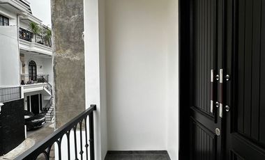 Rumah 2 Lantai dalam cluster Jagakarsa dekat stasiun KRL