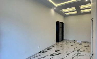 Rumah 2 Lantai plus rooftop dalam cluster Jagakarsa