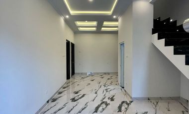 Rumah 2 Lantai plus rooftop dalam cluster Jagakarsa