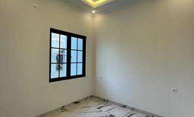 Rumah 2 Lantai plus rooftop dalam cluster Jagakarsa